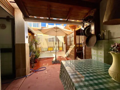 Casa adosada en calle de la Rueda