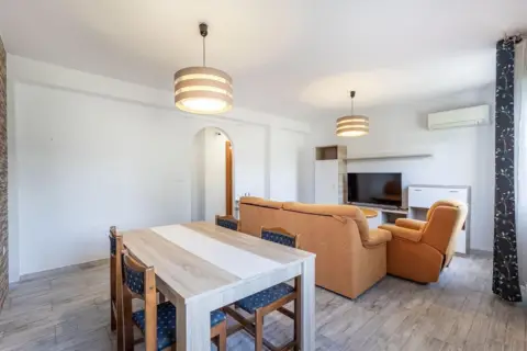 Piso en calle Javier de Burgos