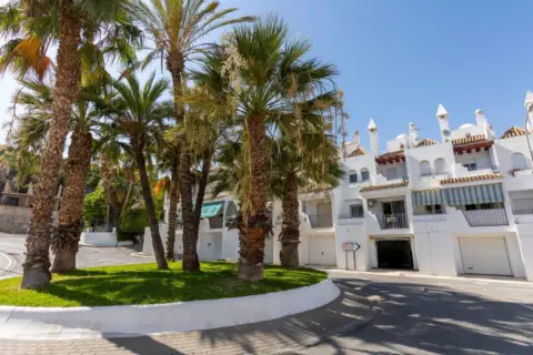 Casa adosada en Almuñécar - Velilla - Taramay