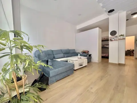 Estudio en calle del Poeta Salvador Ibarra España