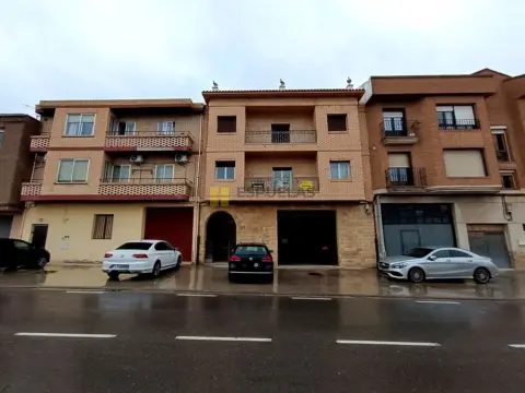 Casa adosada en Avenida de La Rioja, 37