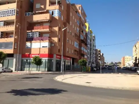 Local comercial en calle Ángel Bruna
