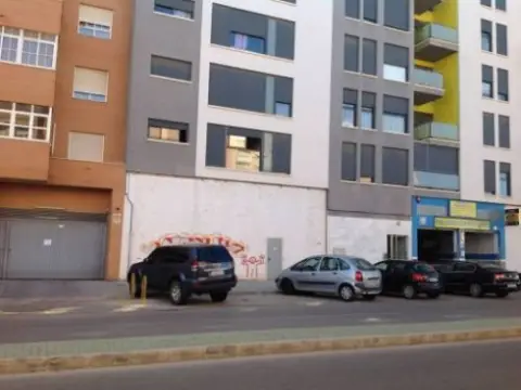 Local comercial en calle Ángel Bruna