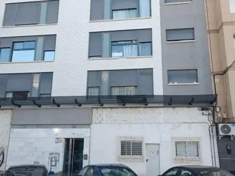 Local comercial en calle Ángel Bruna