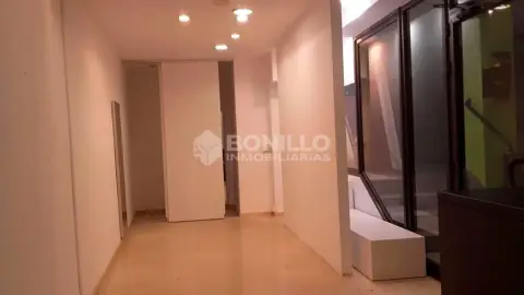 Local comercial en calle de Ramón y Cajal