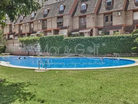Casa adosada en calle del Tridente