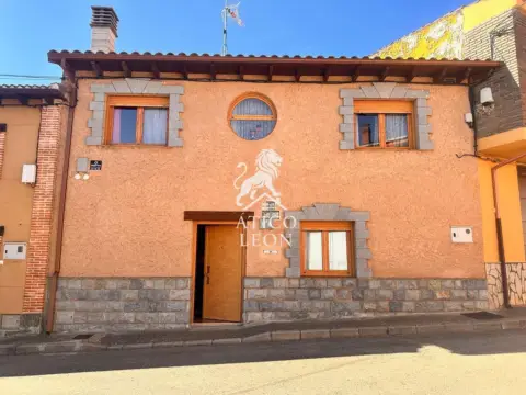 Casa adosada en Chozas de Arriba