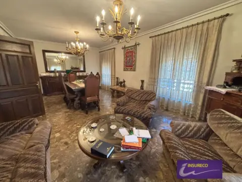 Casa en Villaturiel