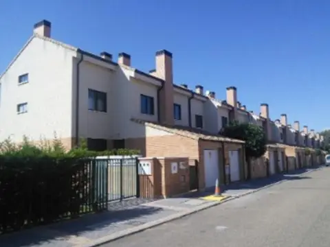 Casa adosada en Arroyo