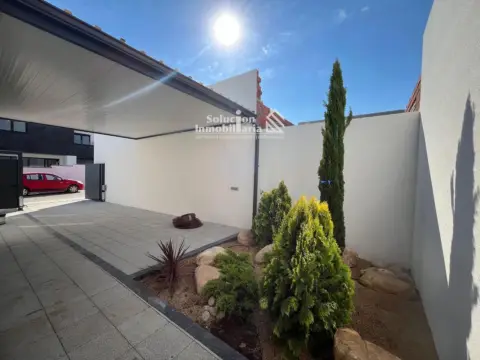 Casa pareada en Carbajosa de la Sagrada