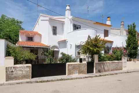 Casa adosada en calle de Pitágoras, 10