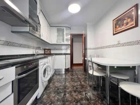 Piso en Av Hipodromo Con Garaje y Trastero