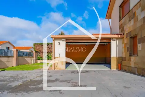 Chalet en calle Lazaro Carreter