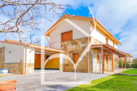 Chalet en calle Lazaro Carreter