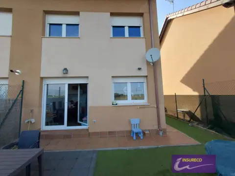 Casa pareada en calle Cebada-Ur San Benito-Gs