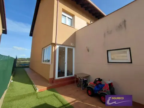 Casa pareada en calle Cebada-Ur San Benito-Gs