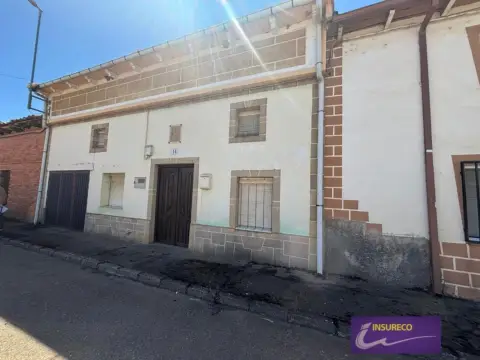 Casa en Pobladura de Pelayo García
