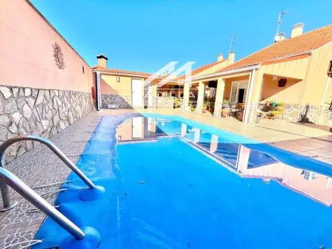 Casa pareada en Las Ventas de Retamosa