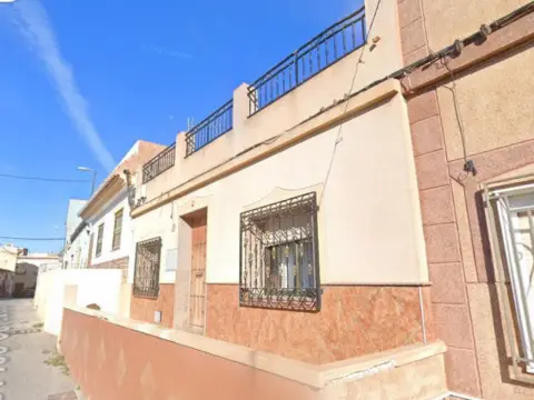 Casa en calle Cerezos Los