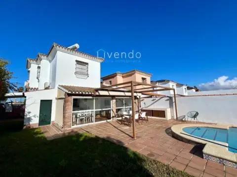 Chalet en Núcleo Urbano-Urbanizaciones