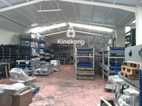 Nave industrial en P.I. los Robles