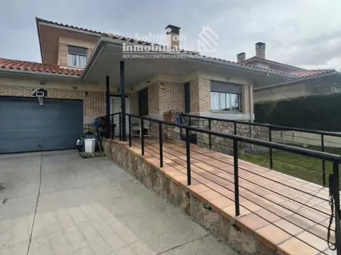 Casa pareada en Castellanos de Moriscos