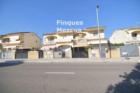 Casa adosada en Santa Oliva