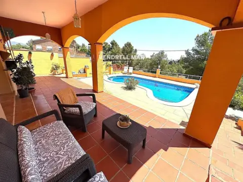 Chalet en L Espai de Penedes