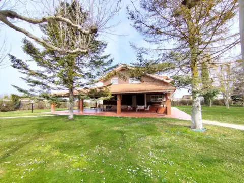 Chalet en Trigueros del Valle