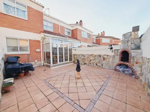 Casa adosada en Cabezón de Pisuerga