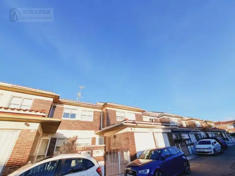 Casa adosada en Cabezón de Pisuerga