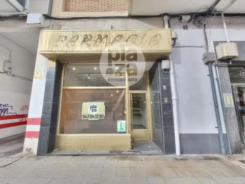 Local comercial en Avenida de la Constitución Española