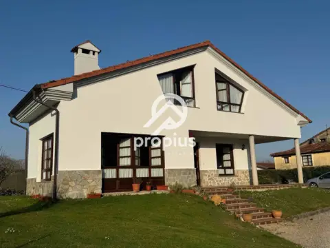 Chalet en calle Helgueras, nº 175