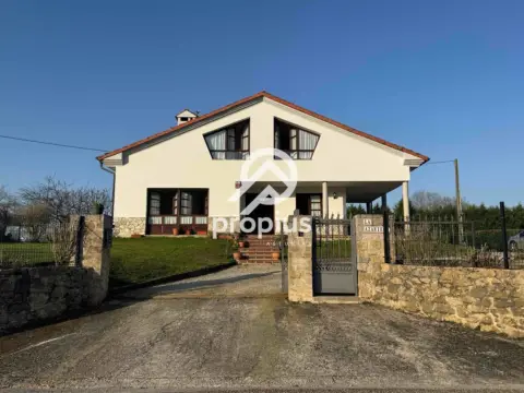 Chalet en calle Helgueras, nº 175