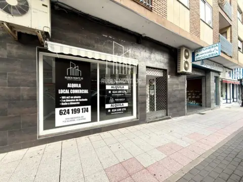 Local comercial en Avenida de Villamayor