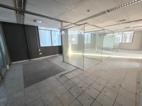 Local comercial en Avinguda dels Pavos, 22