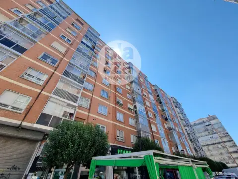 Piso en Plaza de los Foramontanos