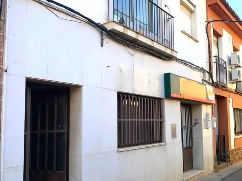 Casa adosada en calle de la Constitución