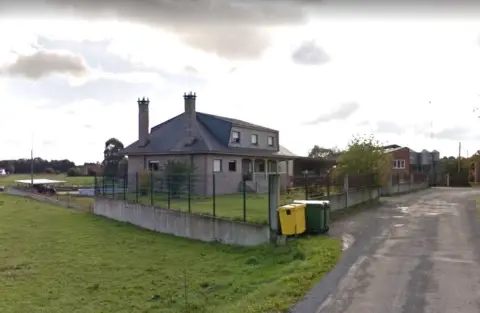 Casa en calle Barrio - Felmil