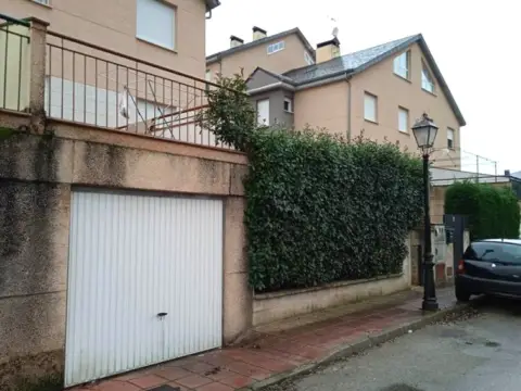Casa adosada en Urbanización Lomas de San Roque