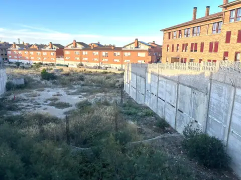 Casa adosada en calle de Gil Tarín