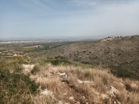 Terreno en calle Perís y Valero