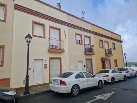 Casa adosada en calle de Sor María de la Pasión