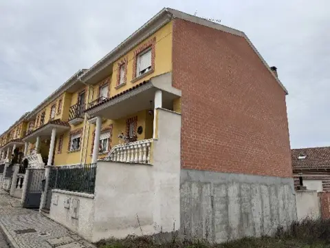 Casa adosada en calle de Reina Sofía