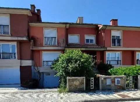 Casa adosada en calle Freixo-Vilalonga