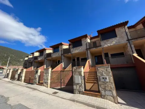 Casa adosada en calle del Académico Don José Alberto Rodríguez Zazo