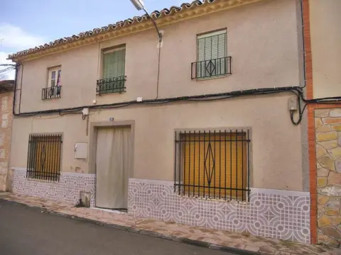 Terraced house in calle de Almaguer