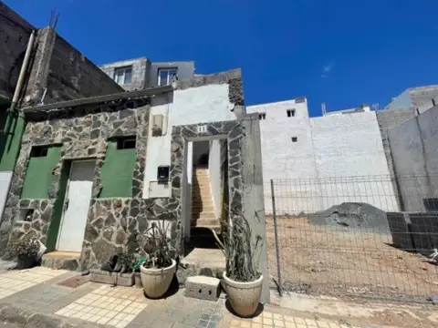 Piso en calle Escultor Manolo Ramos