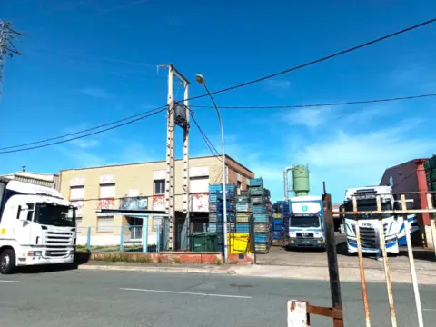 Nave industrial en calle de Candado