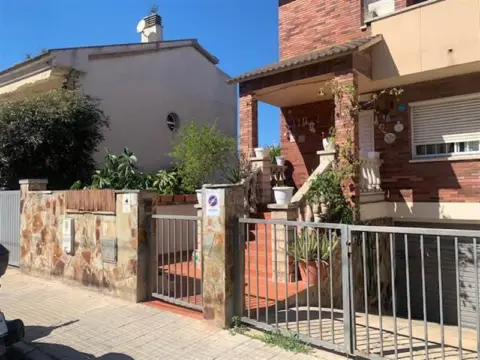Casa adosada en Carrer de Burgos
